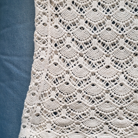 🏝 BCBG Max Azria cute white cotton top size S/M - Picture 2 of 6